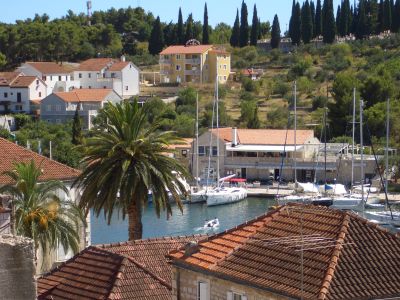 Apartments Milna Brac